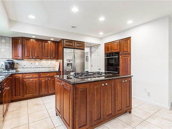 4th image of 6415 Woodhawk Dr