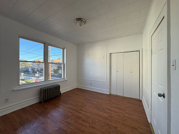 5th image of 61 Montgomery St #4
