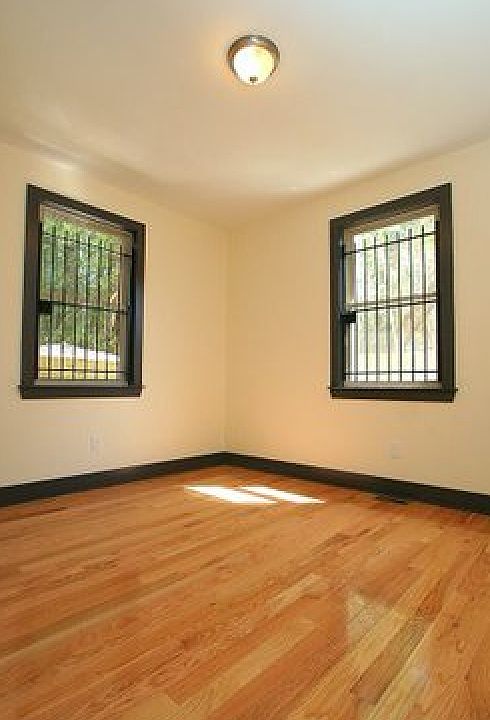 2nd image of 1709 Arlington St #1