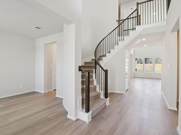 3rd image of 2830 Dark Lantern