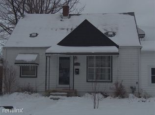 27352 Pinewood St, Roseville, MI 48066