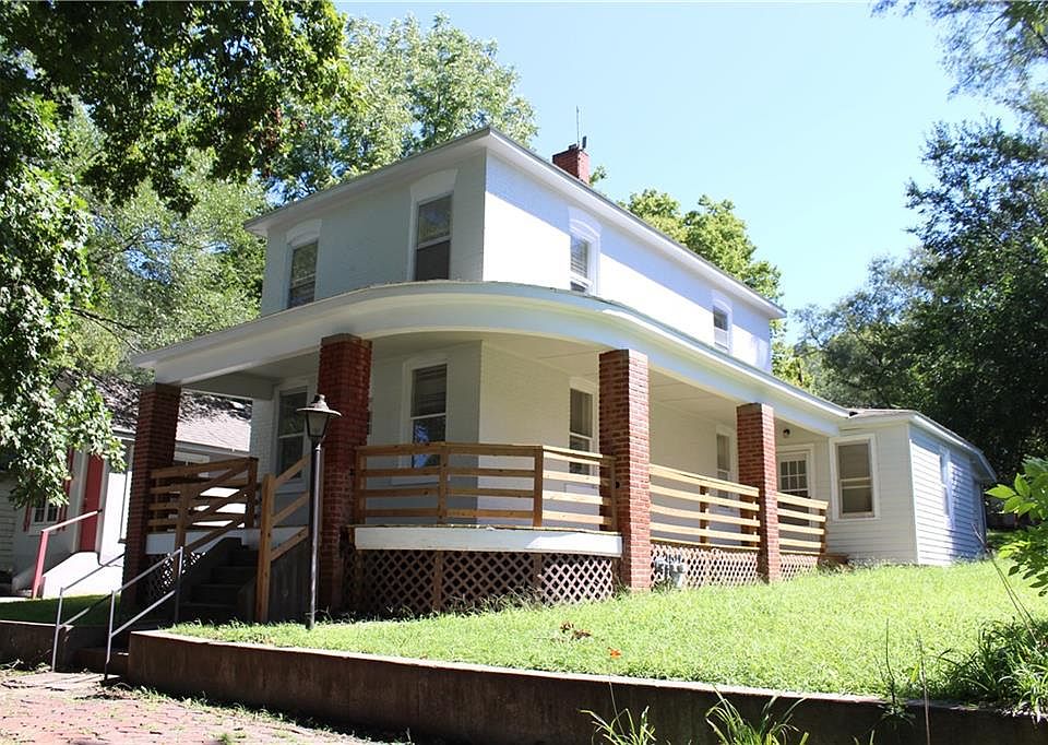 1st image of 906 N 9th St