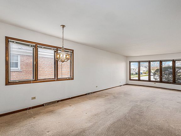 5th image of 627 Paxton Ave