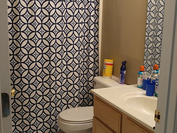 2nd floor hallway bath