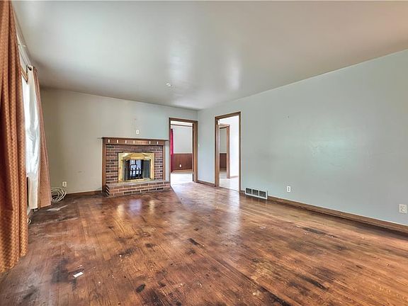 4th image of 5845 Kenwood Ave