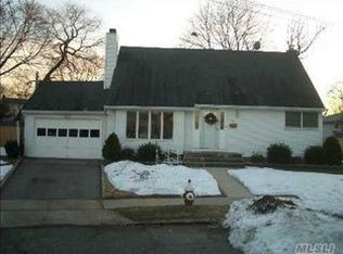 10 Nathan Ct, Syosset, NY 11791