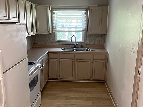 5th image of 2232 Chester St