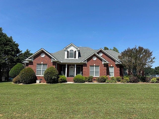 1st image of 51 Windwood Dr