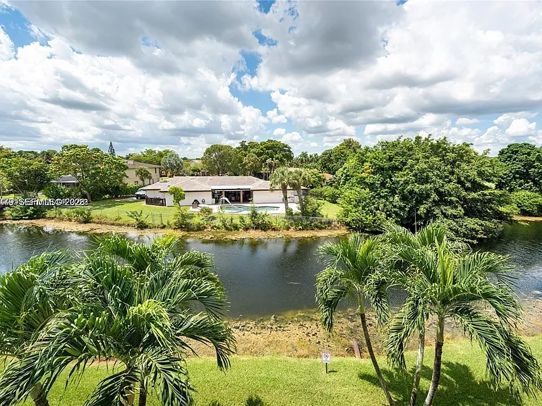 405 S Pine Island Rd #308D — Photo 3