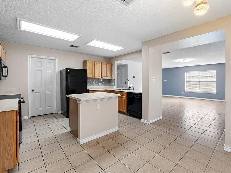 1704 Matagorda Dr — Photo 10
