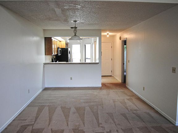 4th image of 1145 E Romaine Cir