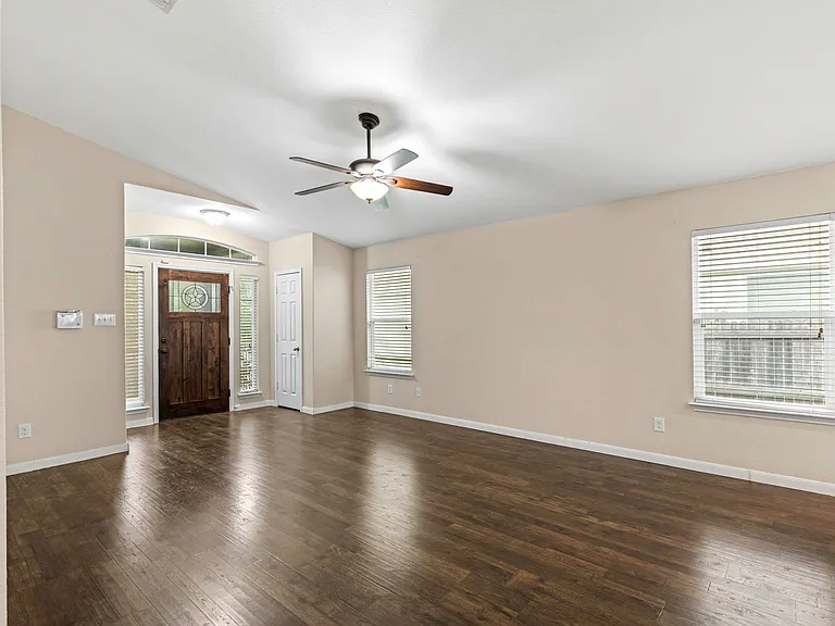 1021 Lauren St — Photo 6