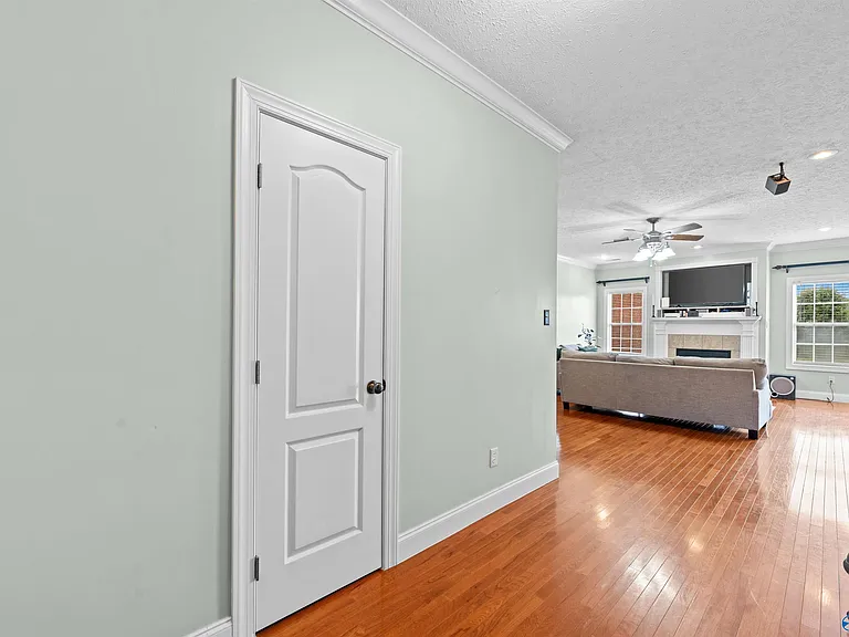 25850 Iron Gate Dr — Photo 5