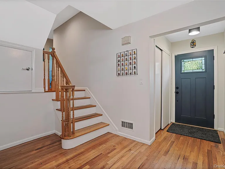 97 Hanson Ln — Photo 3