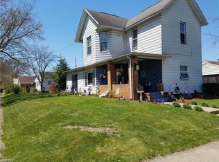 1004 N Uhrich St, Uhrichsville, OH 44683