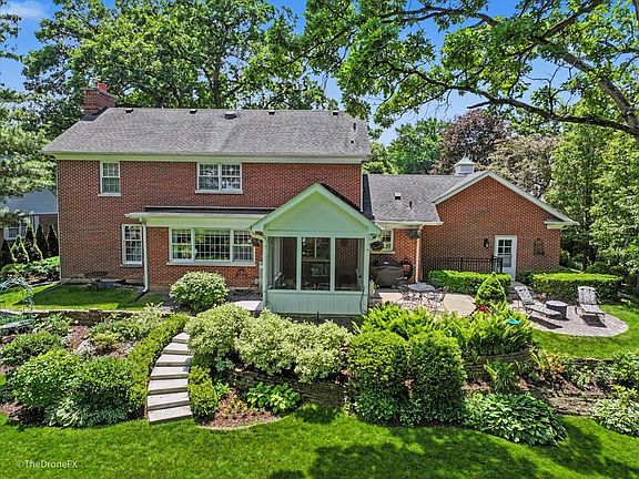 3rd image of 39 Cambridge Dr