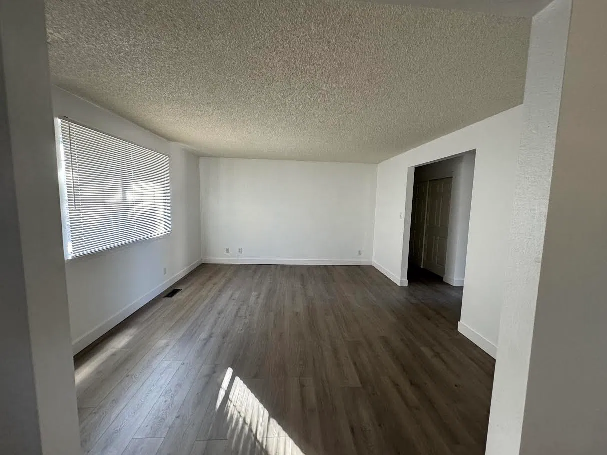 3 bed, 1213 sqft, $2,200 — Photo 4