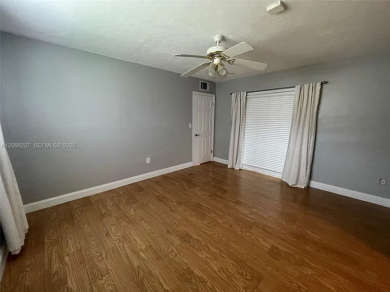 9301 SW 54th St — Photo 43