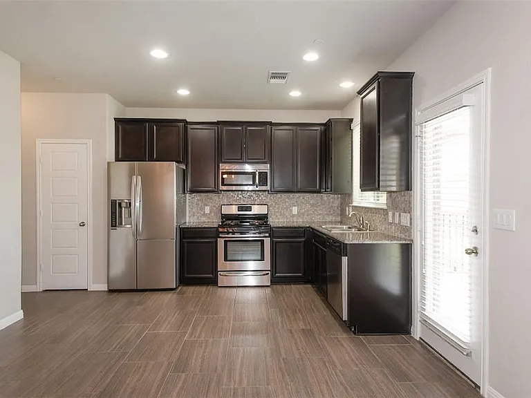 1001 Zodiac Ln #37 — Photo 10