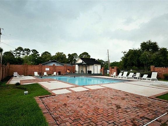 2nd image of 927 Bayou Trace Dr