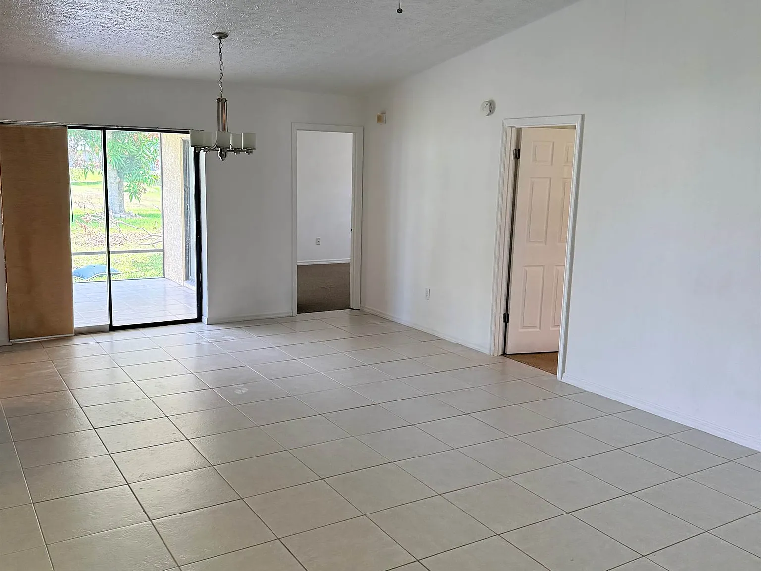 3 bed, 1422 sqft, $2,500 — Photo 2