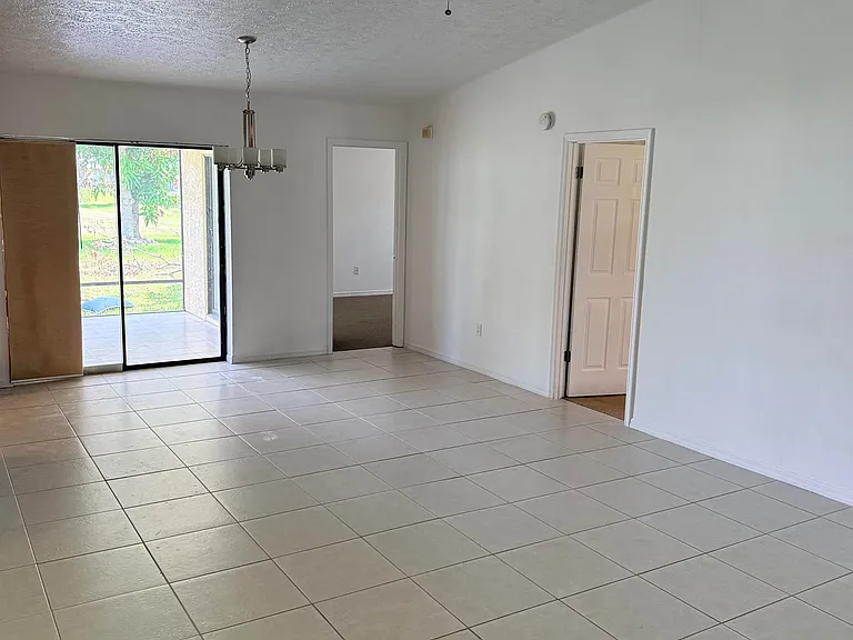 508 NE Azalea Ave — Photo 2