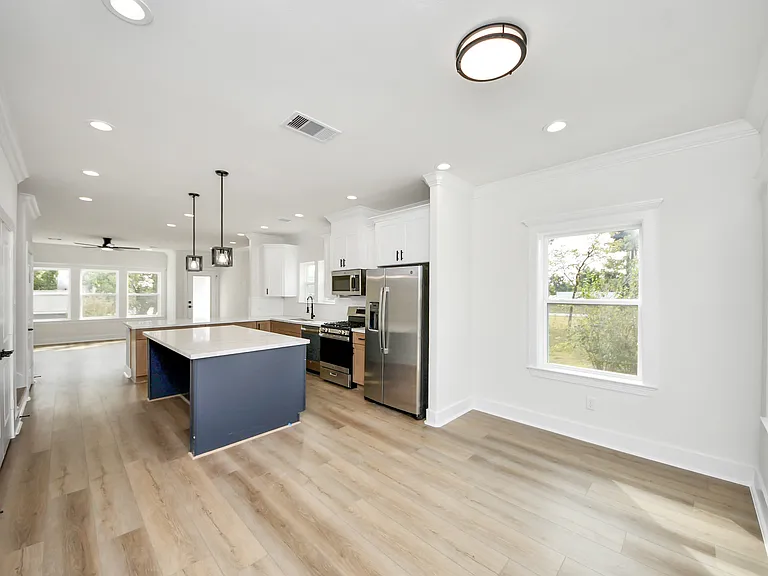 3806A Yale St — Photo 15