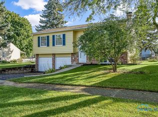 2423 Jamestown Dr, Northwood, OH 43619