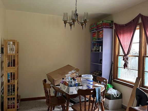 4th image of 607 Leonard St