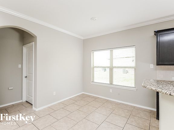 4th image of 8404 Gentian Dr