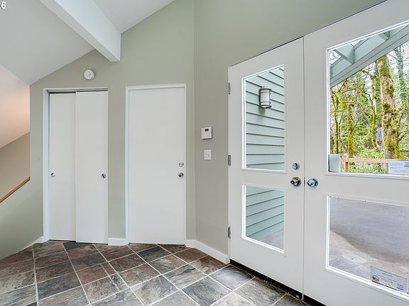 3rd image of 3306 SW Fairmount Blvd