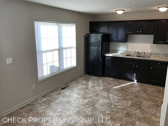 3rd image of 1023 Amanda Dr