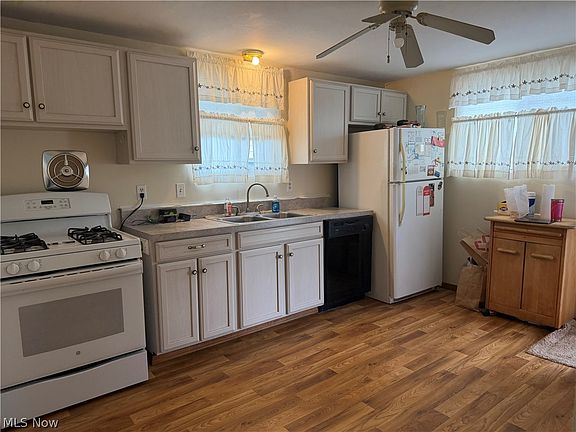 5th image of 15300 Holland Rd