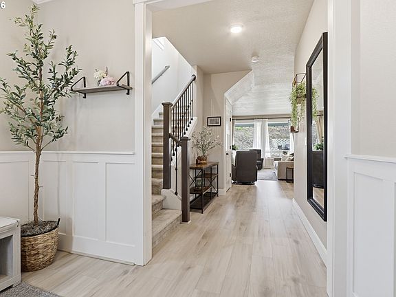 5th image of 4813 SE Barbara Lynn Way