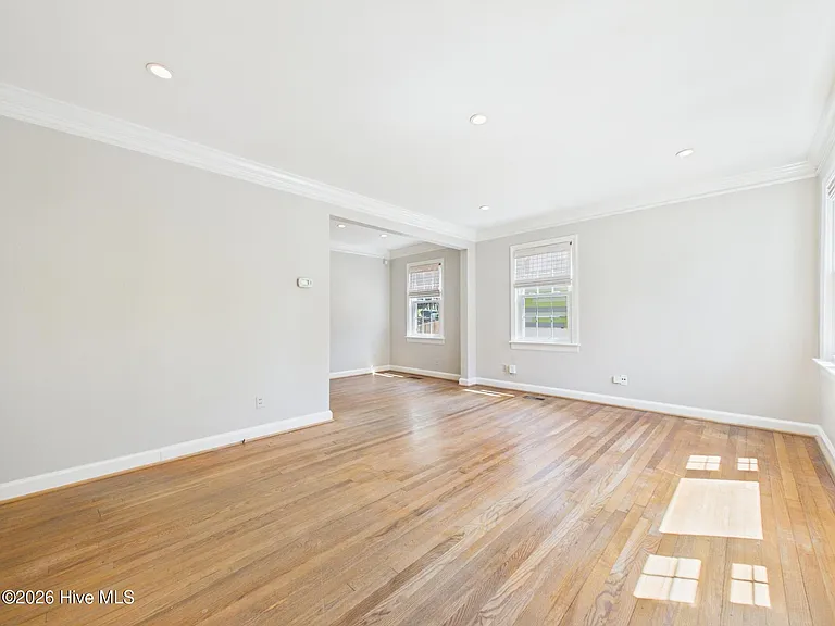 2912 Oberlin Rd — Photo 10