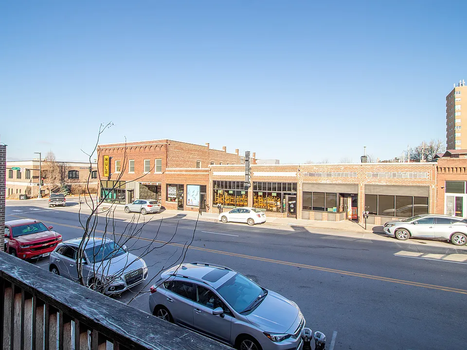 3913 Farnam