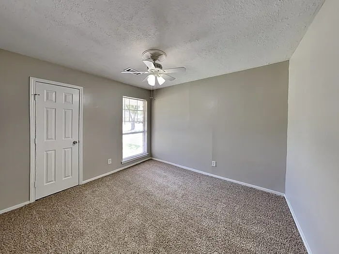 809 Lochmoor Ln — Photo 16