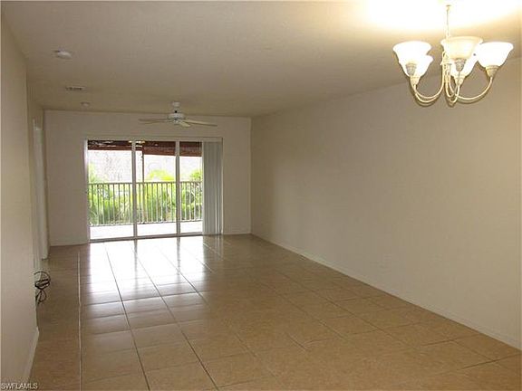 5th image of 904 SE 13th St APT 202