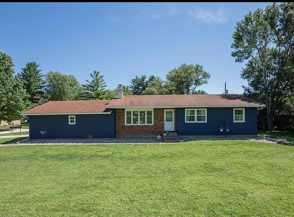 1st image of 1 Cottonwood Ln