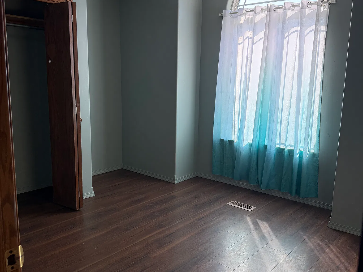 4 bed, 2553 sqft, $2,100 — Photo 4