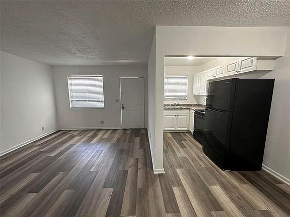 4th image of 400 SE 9th Ct #6