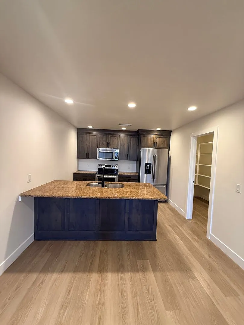 Luxury 3-Bedroom Residence in Grandpa's Pond All Utilities & Internet Included — Photo 2
