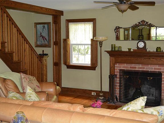 2nd image of 832 E Moss Mill Rd