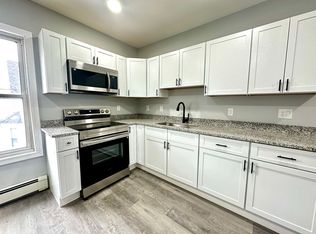 121 Oak St, Holyoke, MA 01040