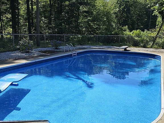 4th image of 7 Meadowbrook Rd
