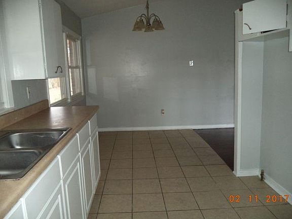 3rd image of 9912 East Ave