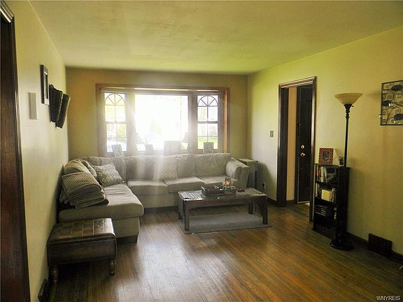 4th image of 162 Edgewood Ave