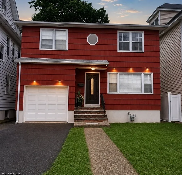 737 Linden Ave — Photo 1