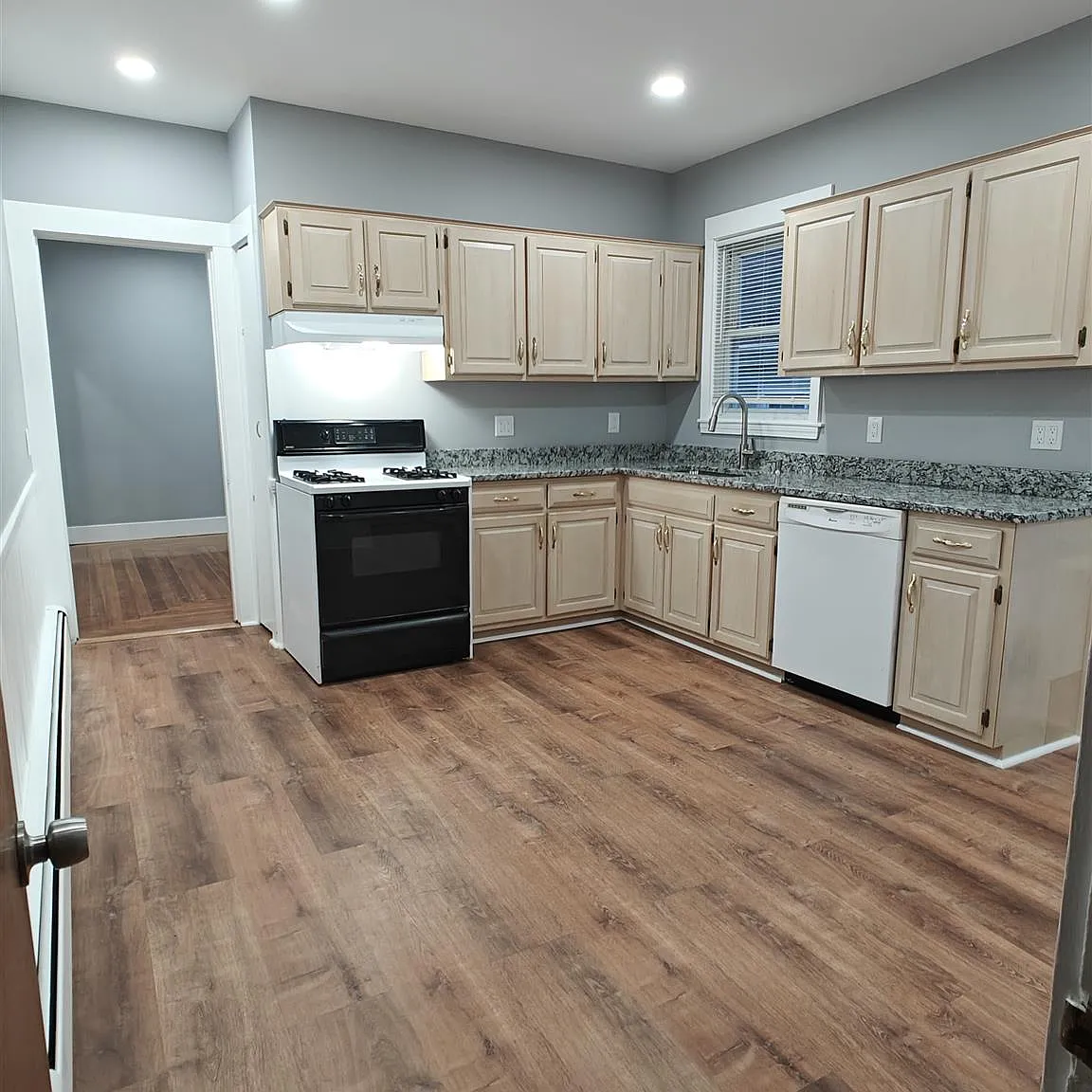 3 bed, 1130 sqft, $3,200 — Photo 1
