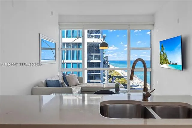 6801 Collins Ave #Penthouse 11 — Photo 7